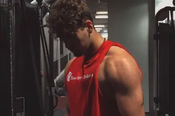 Bio je bucko, sad se sve djevojke okreću za njim: Istražili smo zašto je Zachariah toliko privlačan, odvalili smo na njegove fotke