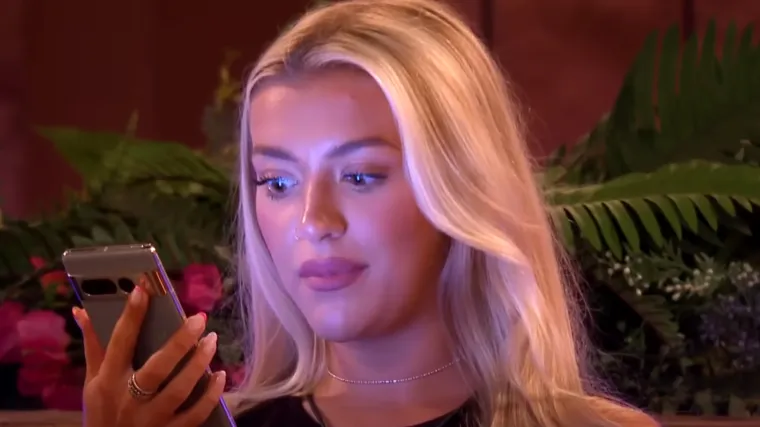 Borba između dvije plavuše: U šokantnom obratu, Molly je ispala iz 'Love Islanda', rasplakala se od jada