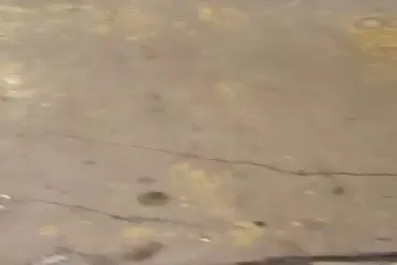 ZET-ov hangar jezivo je mjesto za rad, voda iz cijevi šiklja na sve strane (2.)