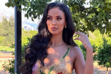 Maya Jama postala zaštitno lice Dolce&Gabbane: Stavila crvenu periku, utegla se u seksi krpice pa stala rastezati