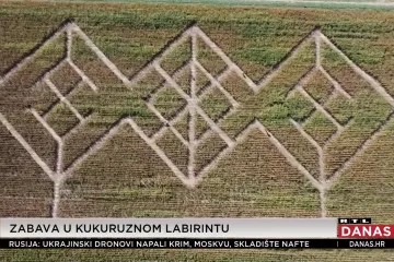 Labirint od kukuruza pod nazivom 'Hrvatica' , veličine je 18 tisuća kvadrata. Obilazilo ga se konjskim zapregama