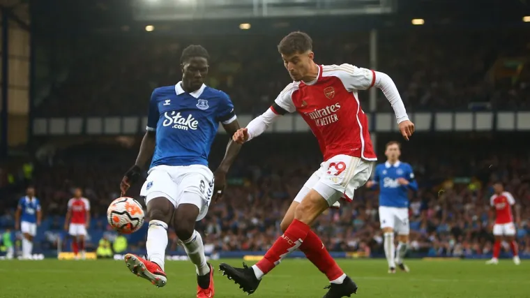 Arsenal slavio na gostovanju na kojem nije već &scaron;est godina i smanjio zaostatak