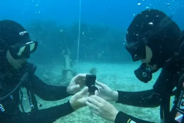 Ovako nešto se ne viđa često: Pogledajte kako je dečko u Dubrovniku zaprosio curu pod morem