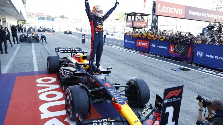 Verstappen pobijedio u Japanu, svojoj ekipi donio drugi naslov zaredom i stigao na milimetar do titule