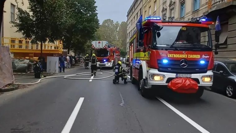 FOTO Gorjelo u MORH-ovom objektu u centru Zagreba. Vatrogasci iza&scaron;li na teren