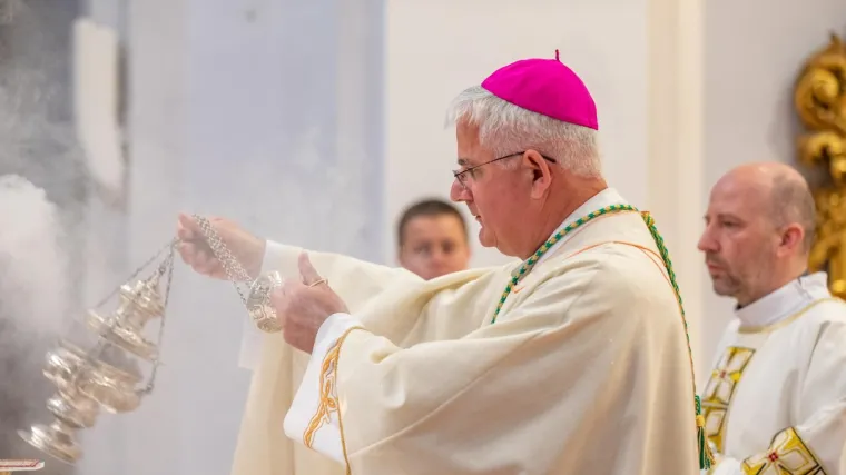 Nakon objave patera Ike koja je izazvala zgražanje, oglasio se nadbiskup Uzinić: 'Ne može se pronaći opravdanje...'