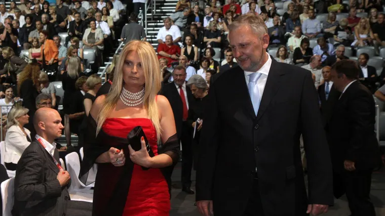 Ministar Božinović o svojoj supruzi: 'Bila je najljep&scaron;a i najpametnija djevojka u gradu. U mojim očima i srcu je i danas ista ta djevojka'