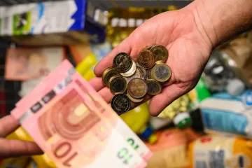 Slovenski trgovci masovno spuštaju cijene osnovnih namirnica, neki čak i za 50 posto