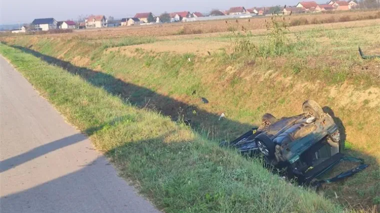 U prometnoj nesreći u Slavoniji poginuo mladić: Izgubio nadzor nad vozilom i sletio u kanal