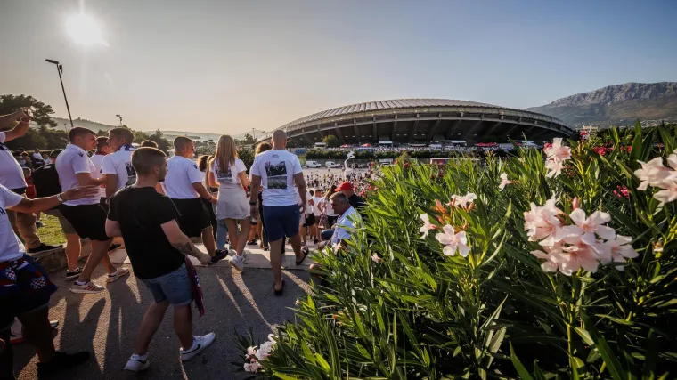 Kakav nas spektakl očekuje: Pogledajte dolazak navijača na Poljud uoči najvećeg derbija