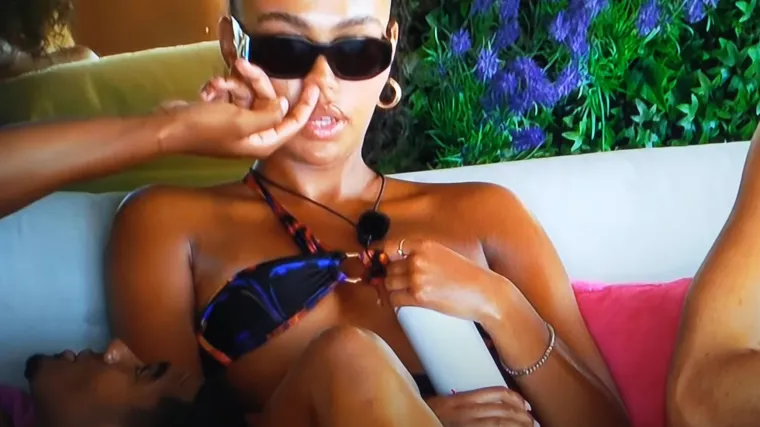 Kopate li i vi partnerici nos? Zvijezde se opustile pred kamerama, on želi ući u svaku njezinu šupljinu