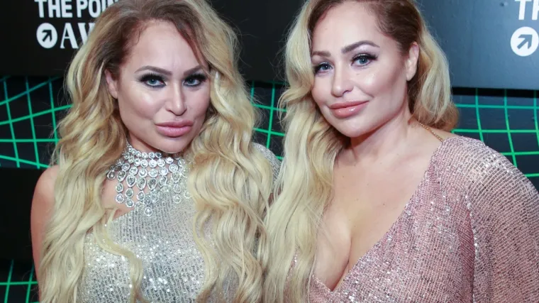 Udale su se u isto vrijeme, rodile, pa čak i rastale: Upoznajte brutalno iskrene blizanke Darcy i Stacey