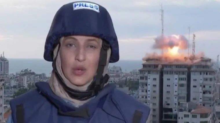 Novinarka se javljala uživo iz Gaze kad je neboder iza nje pogođen projektilom: Zavrištala je...