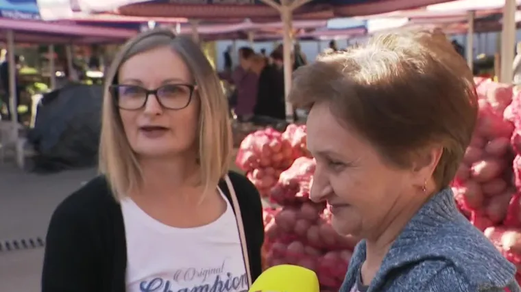 Miris plastike širi se Osijekom, ali tržnica je danas bila puna: 'Sve ćemo oprati dobro!'