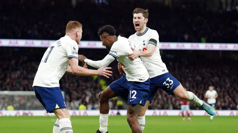 Premier liga ima novog lidera: Pobjeda za momčad 'Big Angea' s igračem manje