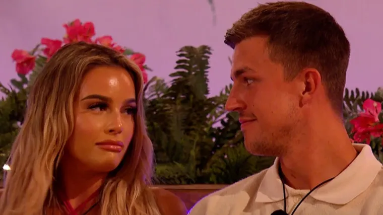 'Ne sviđa se on njoj stvarno, samo se bacila na najlakšu metu': Gipka plesačica očito zna što radi