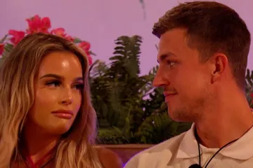 'Ne sviđa se on njoj stvarno, samo se bacila na najlakšu metu': Gipka plesačica očito zna što radi