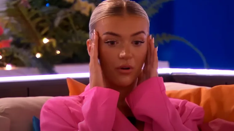 Plavuša poludjela kad je njezin momak poljubio drugu: On se smijuljio poput školarca, ona razmišlja da ga ostavi