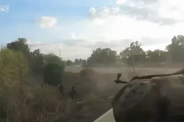 Pogledajte nevjerojatnu snimku akcije: Hamasovi borci upadaju u izraelsku vojnu bazu, a onda kreće pucnjava