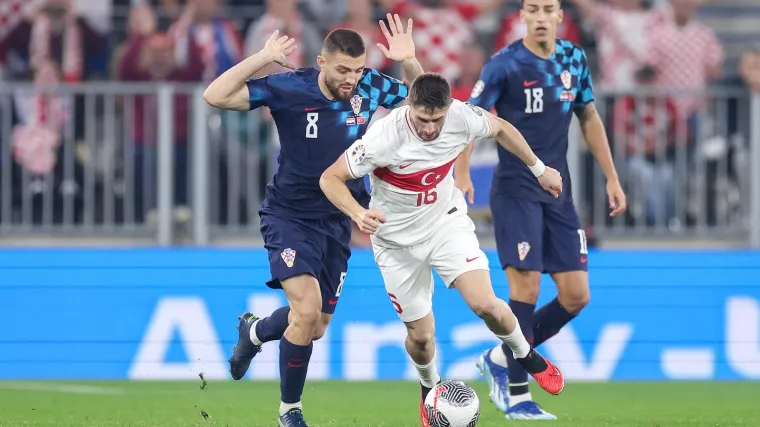 Navijači u &scaron;oku nakon jednog od najgorih poluvremena Vatrenih: 'Bekovi na razini izvođenja himne&hellip;'