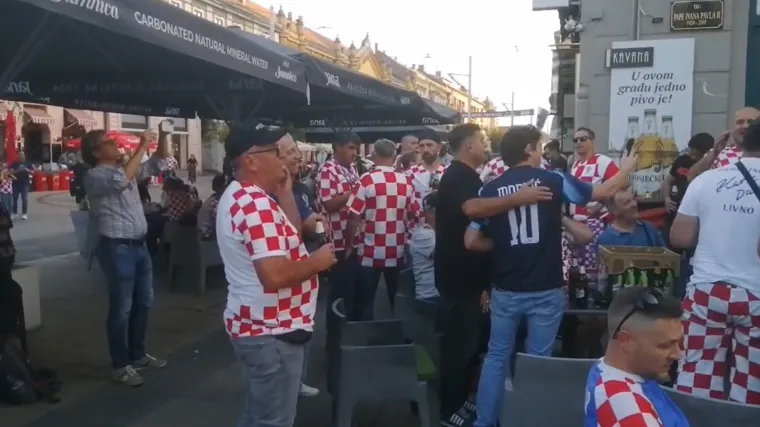 U srcu 'Vatrenog ludila' na balkonu se pojavila nepoznata ljepotica, svi se pitaju tko je ona