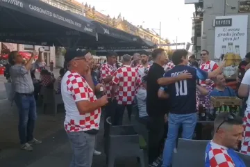 U srcu 'Vatrenog ludila' na balkonu se pojavila nepoznata ljepotica, svi se pitaju tko je ona
