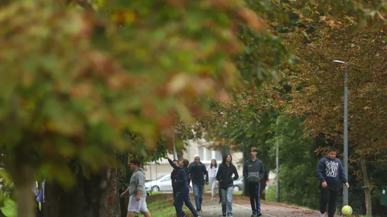 Djelomice i pretežno sunčano do kraja dana, a na Jadranu će prema večeri naoblaka rasti. Najvi&scaron;a temperatura 21 stupanj