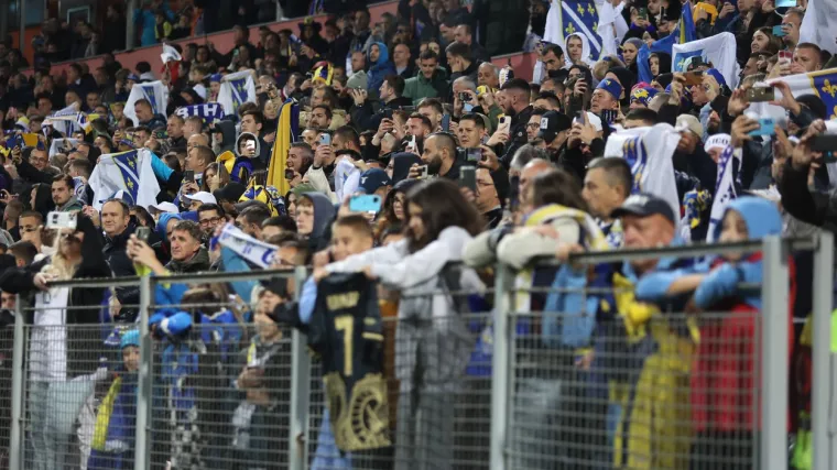 Navijači Bosne i Hercegovine sinoć su u Zenici protiv Portugala dali podr&scaron;ku Palestini