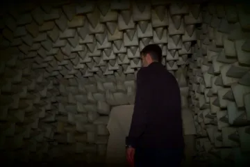 PRILOG GLUHA SOBA - videoKrv koja kola u žilama, otkucaji srca, šum u ušima - sve se to čuje u gluhoj sobi. Isprobali smo jezovito iskustvo