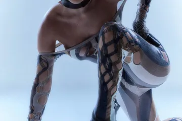 Ljepotica kojom je Instagram opsjednut: Reality zvijezda uvukla se u raspucane mrežaste čarape