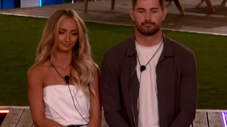 Publici omiljeni golman i njegova plavuša ispali iz realityja: Tko će se boriti za 50.000 funti?