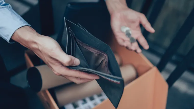 Šogorica je u bijegu: Slavonca je namamila iza trgovine, milovala ga pa mu krala 27 tisuća eura