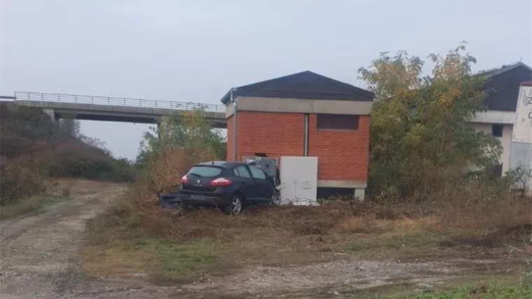 Prometna nesreća na izlasku iz Vinkovaca! Poginuo vozač, na terenu policija, vatrogasci i hitna