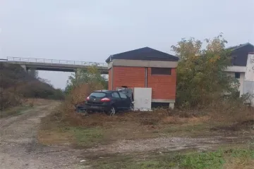 Prometna nesreća na izlasku iz Vinkovaca! Poginuo vozač, na terenu policija, vatrogasci i hitna