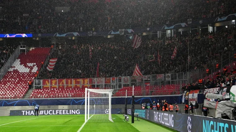 Sramotno pona&scaron;anje Delija: Ugledali albansku zastavu, pa ih zasuli uvredama. Redari odmah reagirali