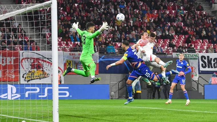 Srbi su pobjesnili: Sudac Zvezdi dosudio penal u Ligi prvaka pa ga ekspresno poni&scaron;tio, pogledajte &scaron;to se dogodilo