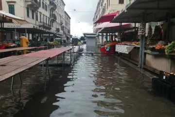 Centar Rijeke jutros zaplivao kao Venecija: 'Filipovića tu dovesti da zapliva'