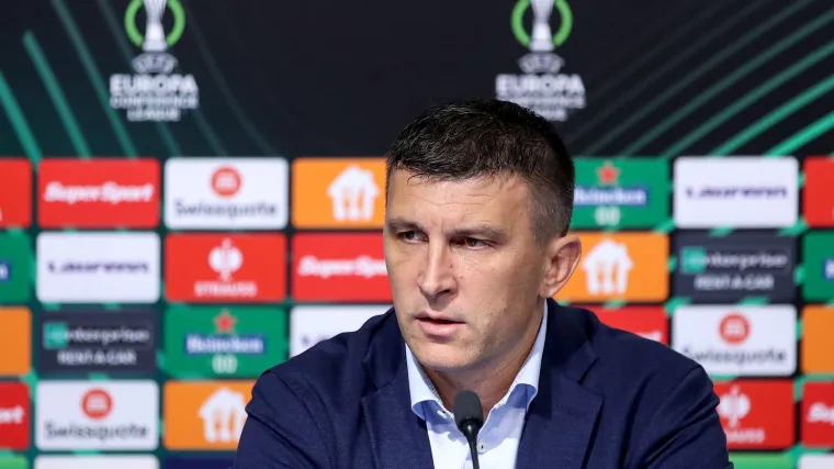 Svi pitaju hoće li jo&scaron; dugo Jakirović ostati, a oglasio se i on: 'Realno, u te&scaron;koj&nbsp;smo situaciji'