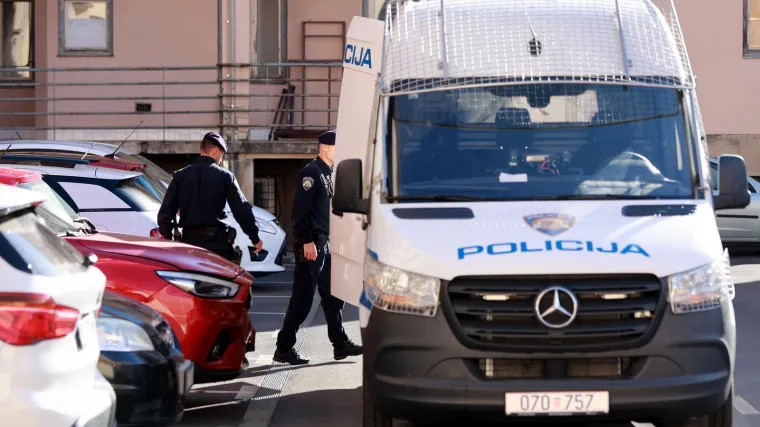 Krijumčar migranata pao kod Gline: U kombiju prevozio 29 stranaca