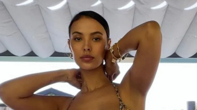 Maya Jama nas opet zavodi: Ogrnula se ručnikom i gurnula grudi u kameru