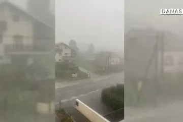 Jako nevrijeme uz kišu i tuču pogodilo je danas Zlatar. Prolom oblaka doslovno potapa ulice