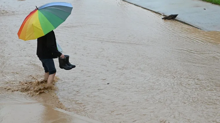 Prijete poplave u Sloveniji, ljudima se nudi smje&scaron;taj: Val obilne ki&scaron;e stiže i u Hrvatsku