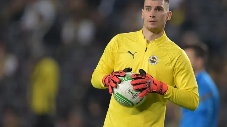 U okr&scaron;aju hrvatskih vratara Sluga bolji od Livakovića