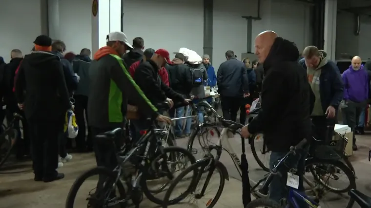 Od mobitela do bicikla i to za samo nekoliko eura! BIli smo na tradicionalnoj policijskoj rasprodaji