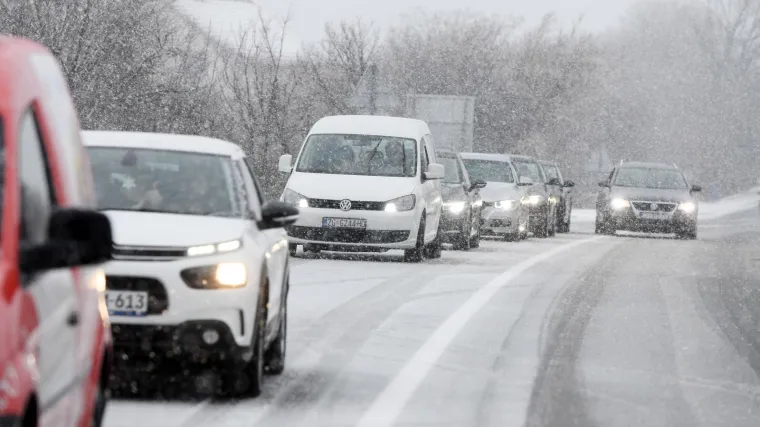 Od sutra vrijede nova pravila na cesti: Ako ih ne po&scaron;tujete, očekuju vas velike kazne! MUP podsjetio na pravila