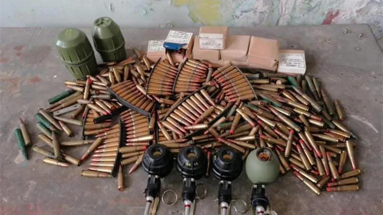 Čistio staru kuću pa pronašao ručne bombe i hrpetinu metaka. Policija poslala važnu obavijest