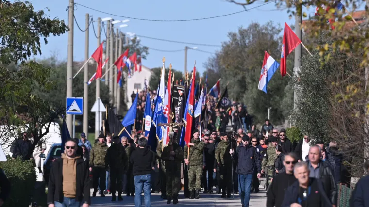 U Škabrnju ove godine stiglo 25.000 ljudi: Sjećanje na jesen 1991. i danas je prestrašno i preteško