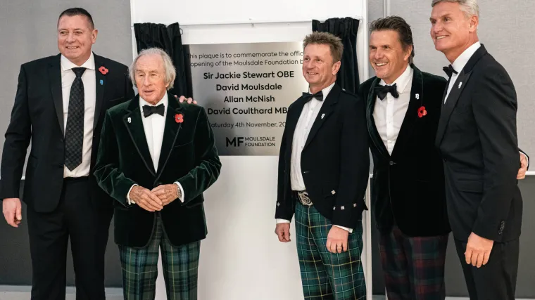 Optical Express sa zadovoljstvom podržao svečani bal Zaklade Moulsdale na kojem je prisustvovao i Sir Jackie Stewart, trostruki svjetski prvak Formule 1