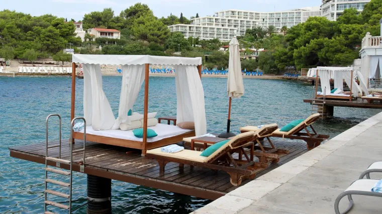 Jedan od najbogatijih Arapa kupio Sunčani Hvar: Riječ je o investitoru u Beograd na vodi