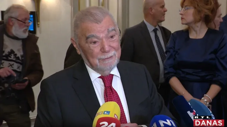 Mesić o svojim memoarima: 'Ja imam puno godina, ali nisam star. I dok nisam star, trebao sam malo dati svoja sjećanja'